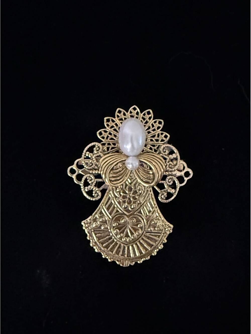 Vintage Angel Brooch- Goldtone Filigree, Head Is Faux Pearl